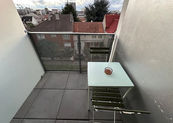 Charmant 2 Pieces Avec Parking Pres De Paris By Immo Kit Bnb